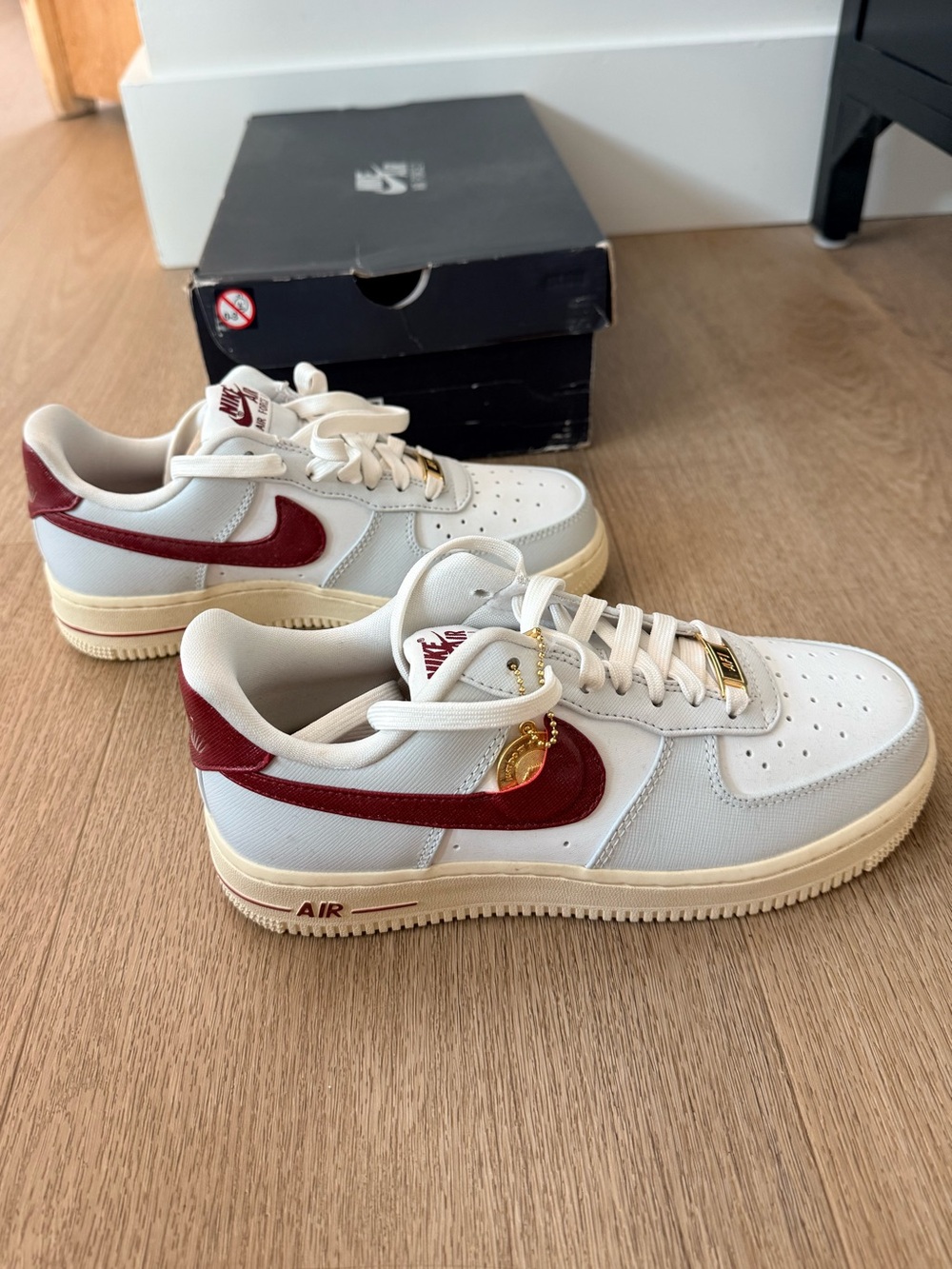 Brand New Nike Wmns Air Force 1 Low - White & Burgundy